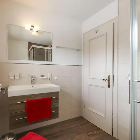 Holiday Apartment With 2 Bedrooms *